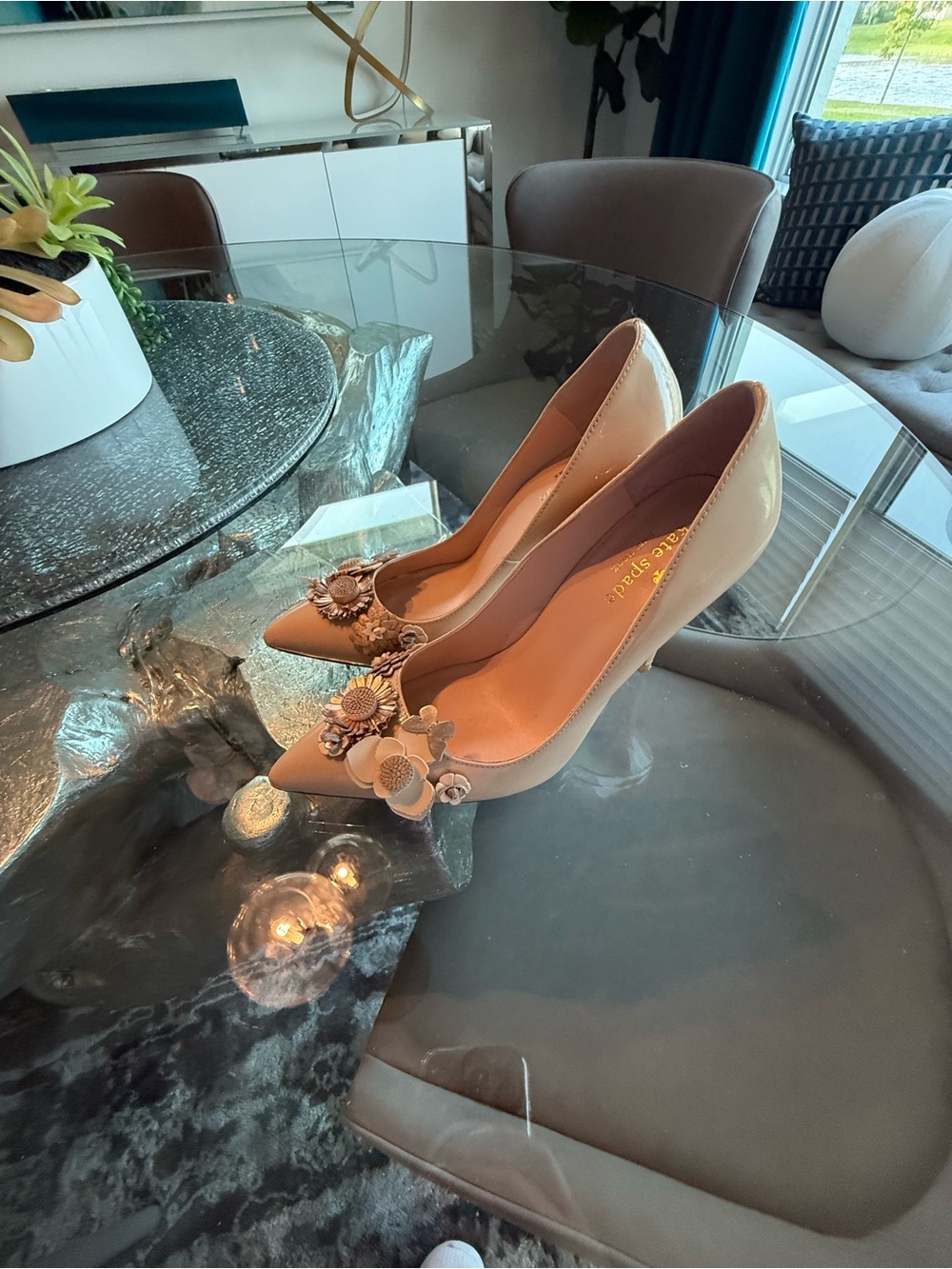 kate spade blush floral-appliqué pointed-toe pumps - Picture 2 of 7